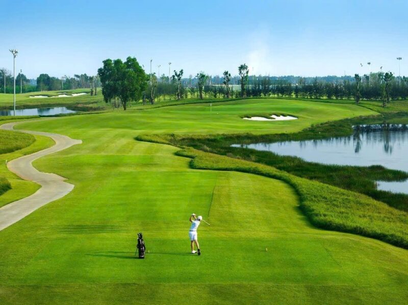 Sân golf gần nhà Golf Park Vinhomes Sài Gòn Park